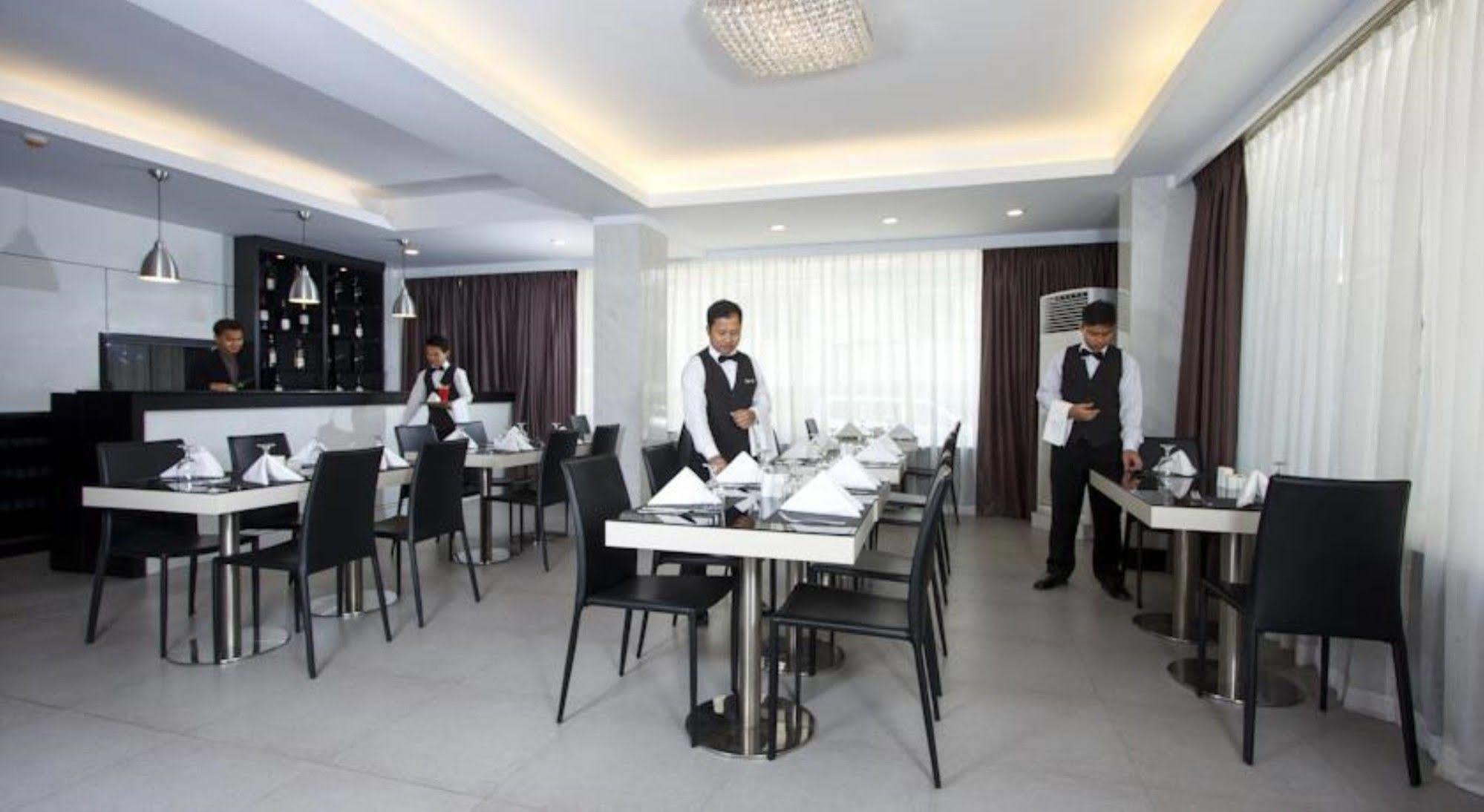 Hotel Esta Yangon Exteriör bild